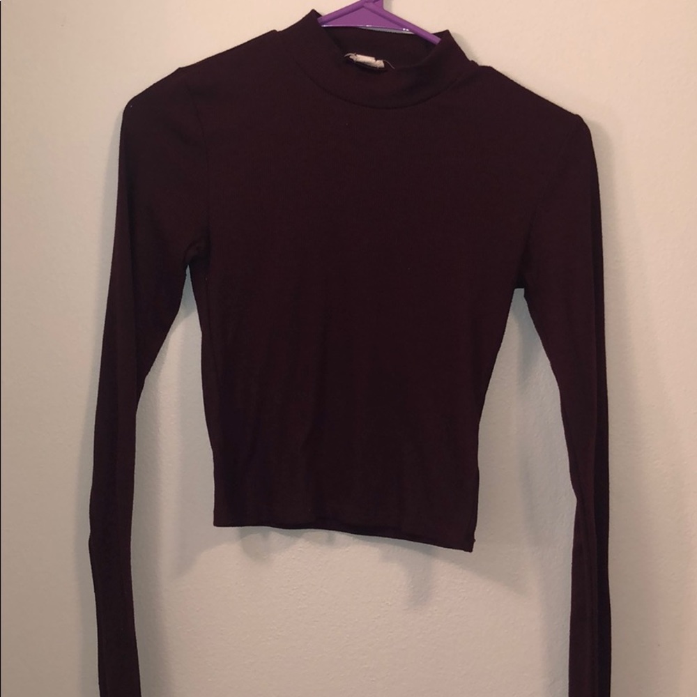 Long sleeve, fitted shirt